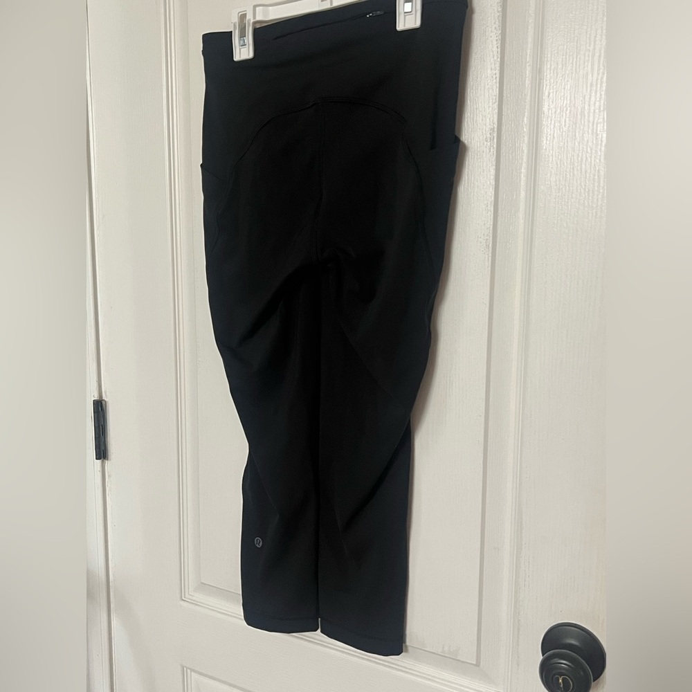 Lululemon Tight Stuff  Size 6 color black.